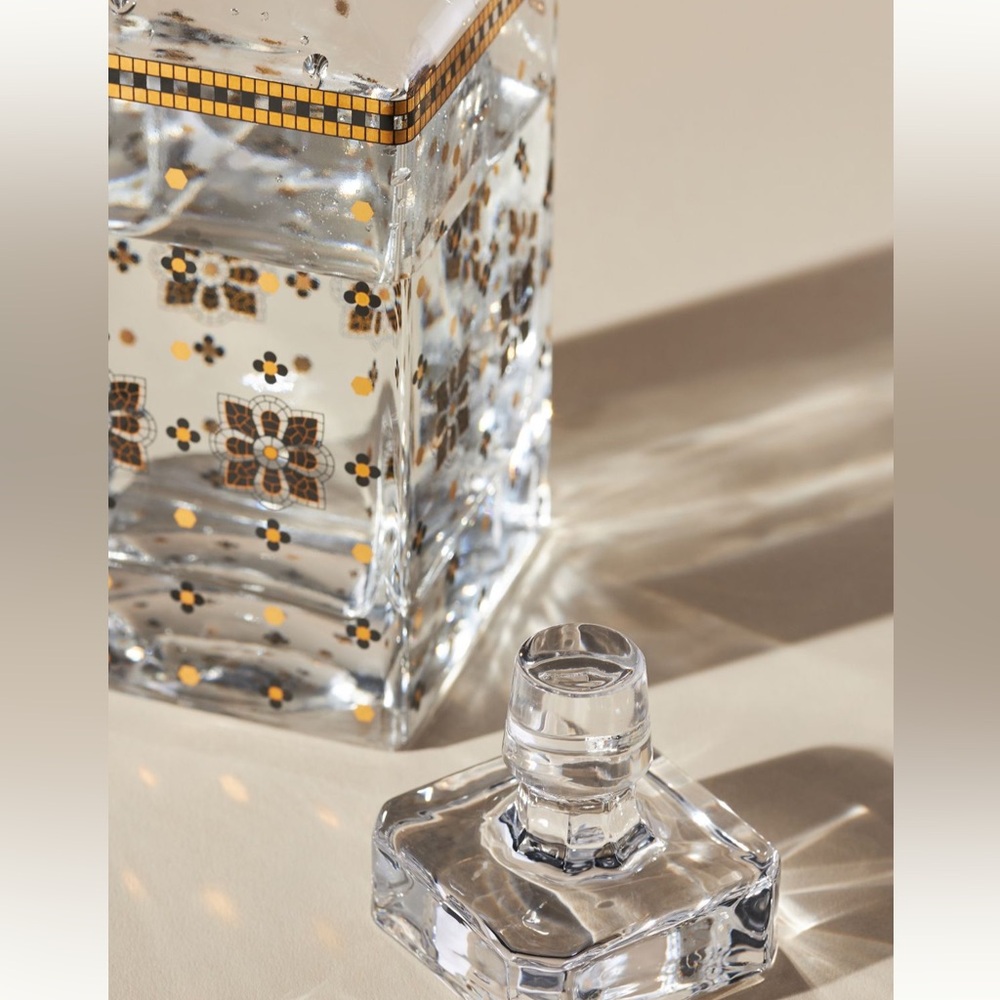 LAST ONE🔥Bistro Tile Decanter - Picture 2 of 11